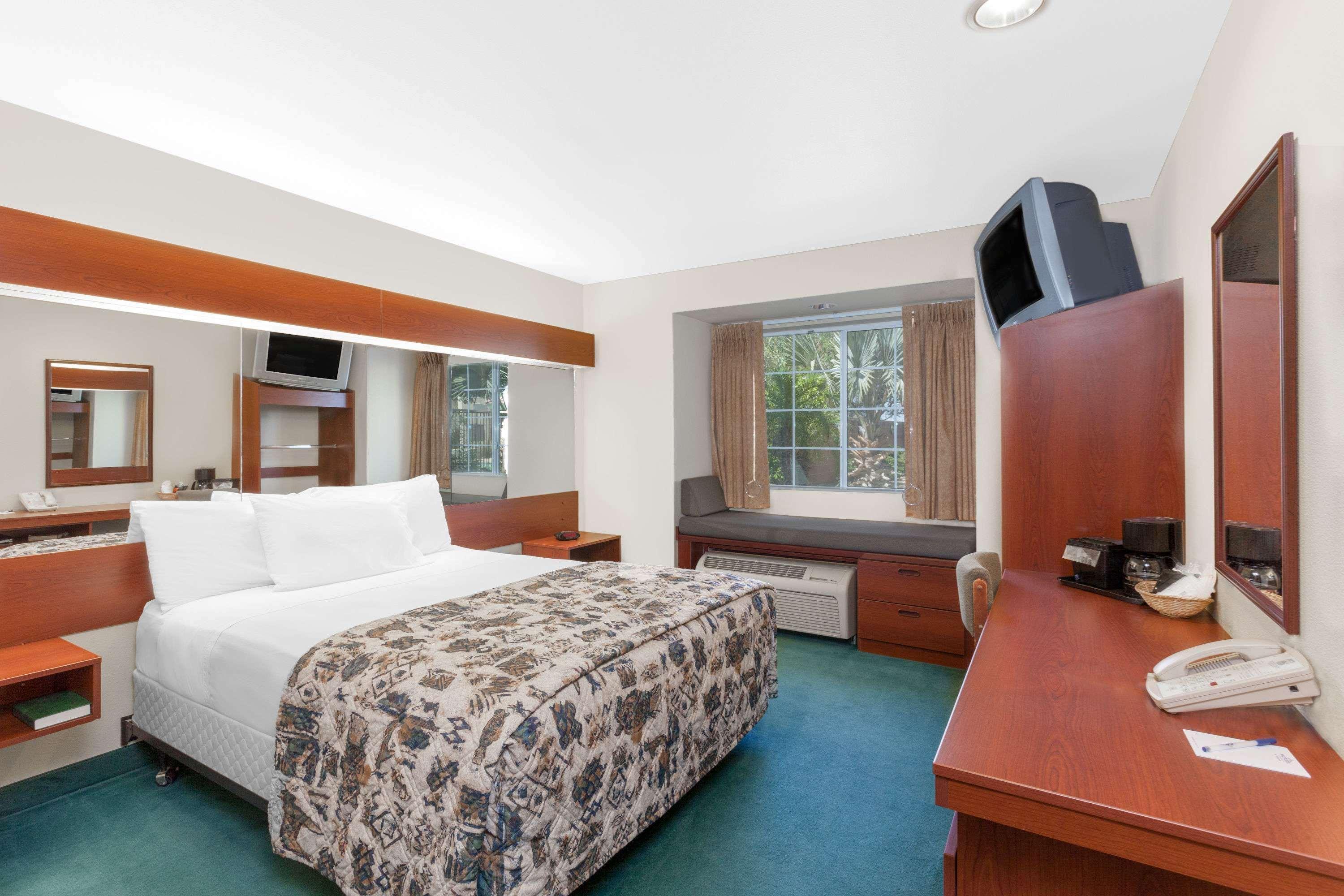 Microtel Inn & Suites By Wyndham Wellton Екстериор снимка