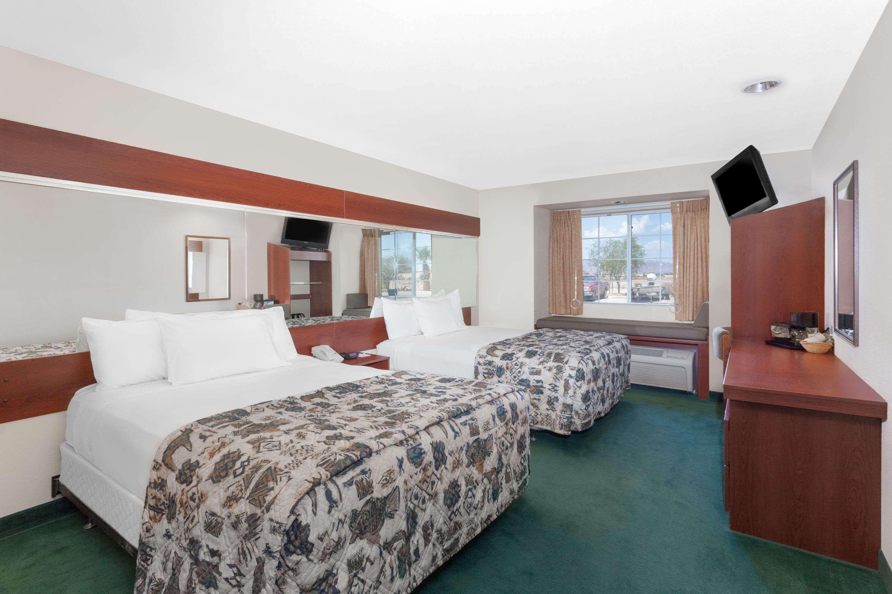 Microtel Inn & Suites By Wyndham Wellton Екстериор снимка