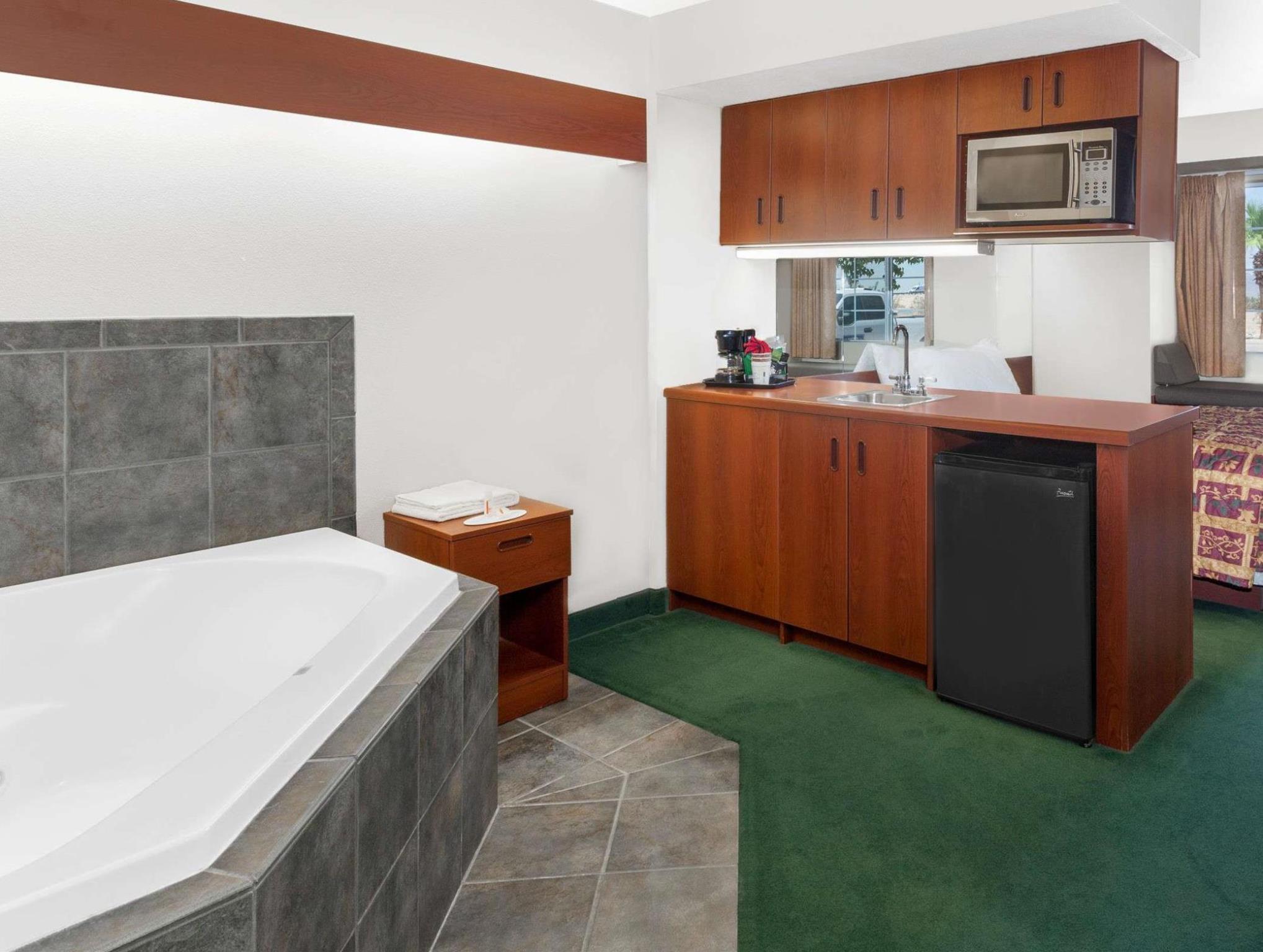 Microtel Inn & Suites By Wyndham Wellton Екстериор снимка