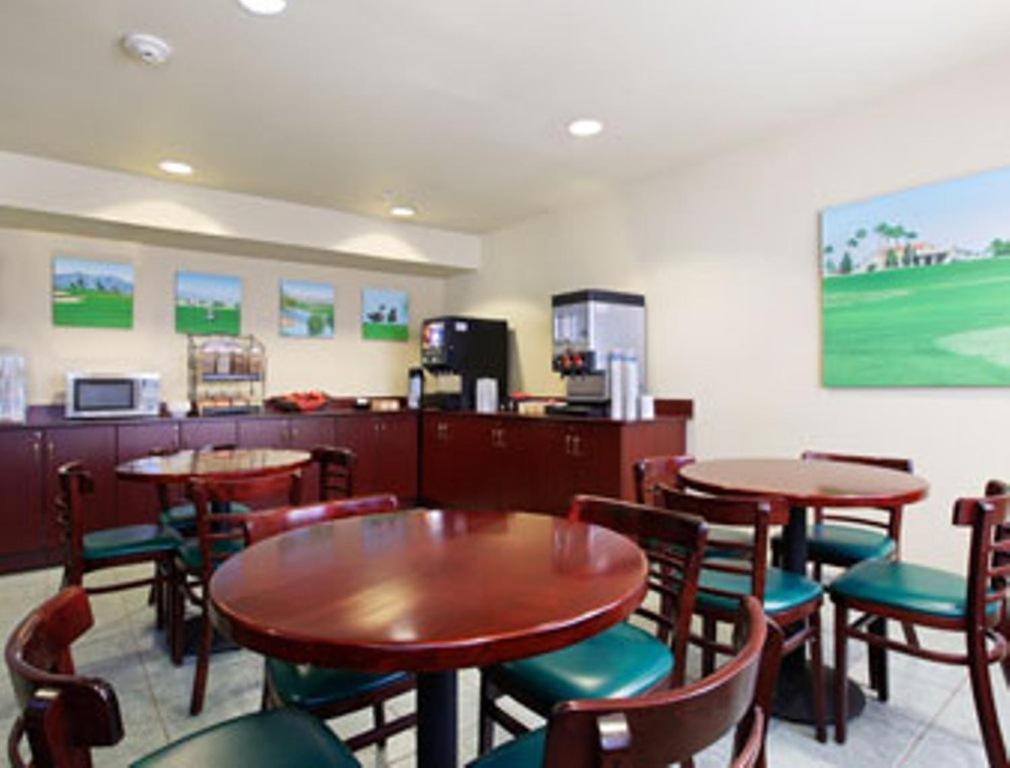 Microtel Inn & Suites By Wyndham Wellton Ресторант снимка