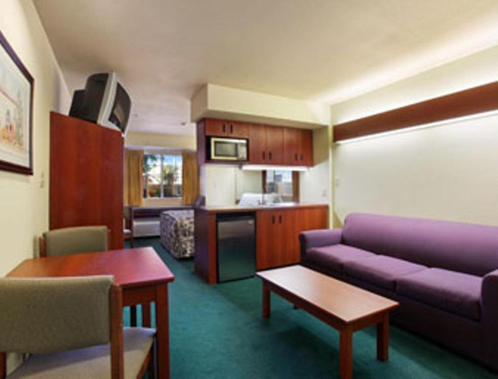Microtel Inn & Suites By Wyndham Wellton Стая снимка